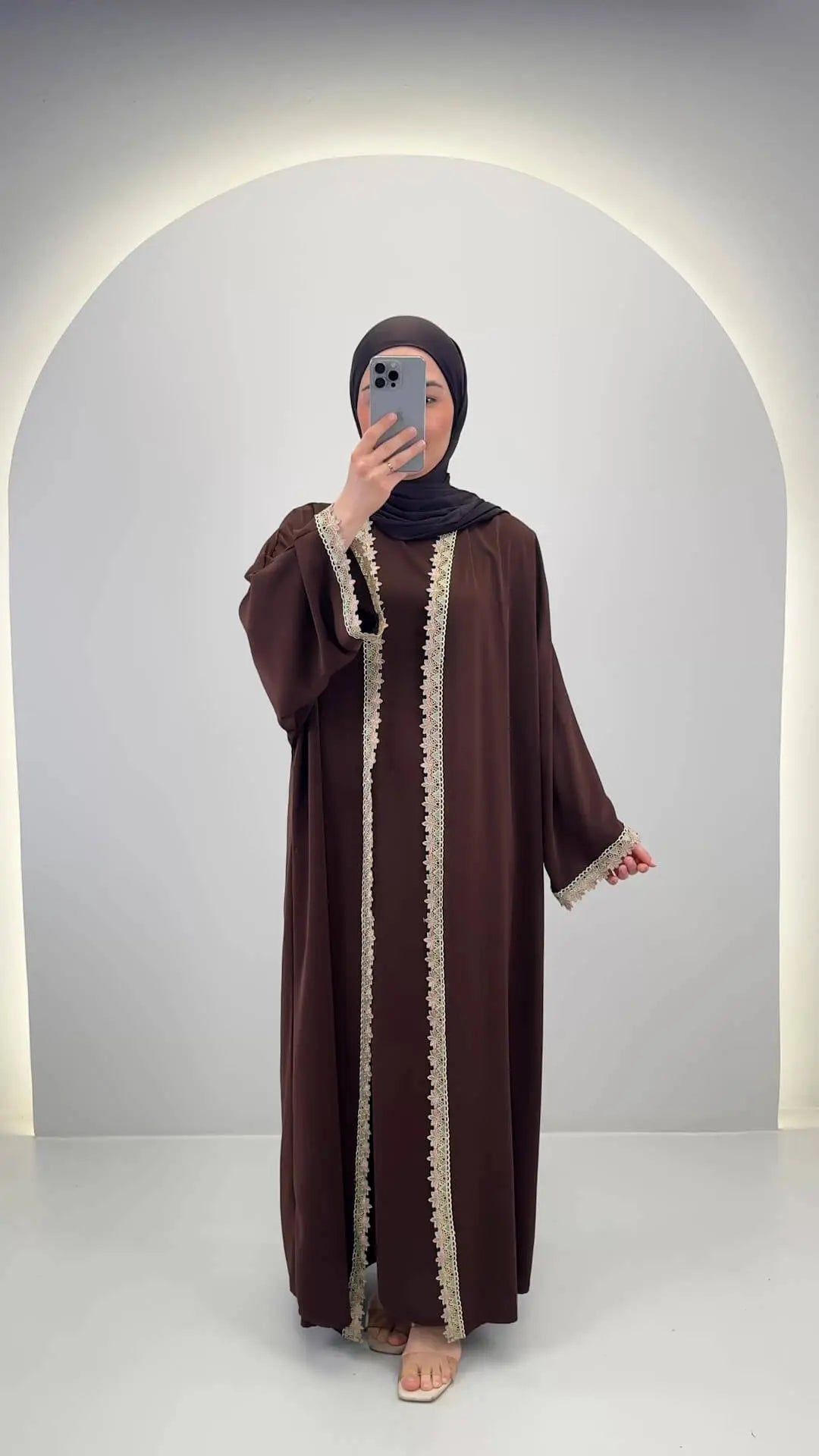 <tc>L</tc>i<tc>m</tc>una abaya <tc>S</tc>y Braun