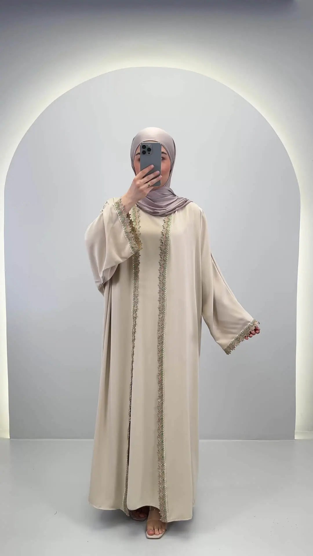 <tc>L</tc>i<tc>m</tc>una abaya <tc>S</tc>y beige
