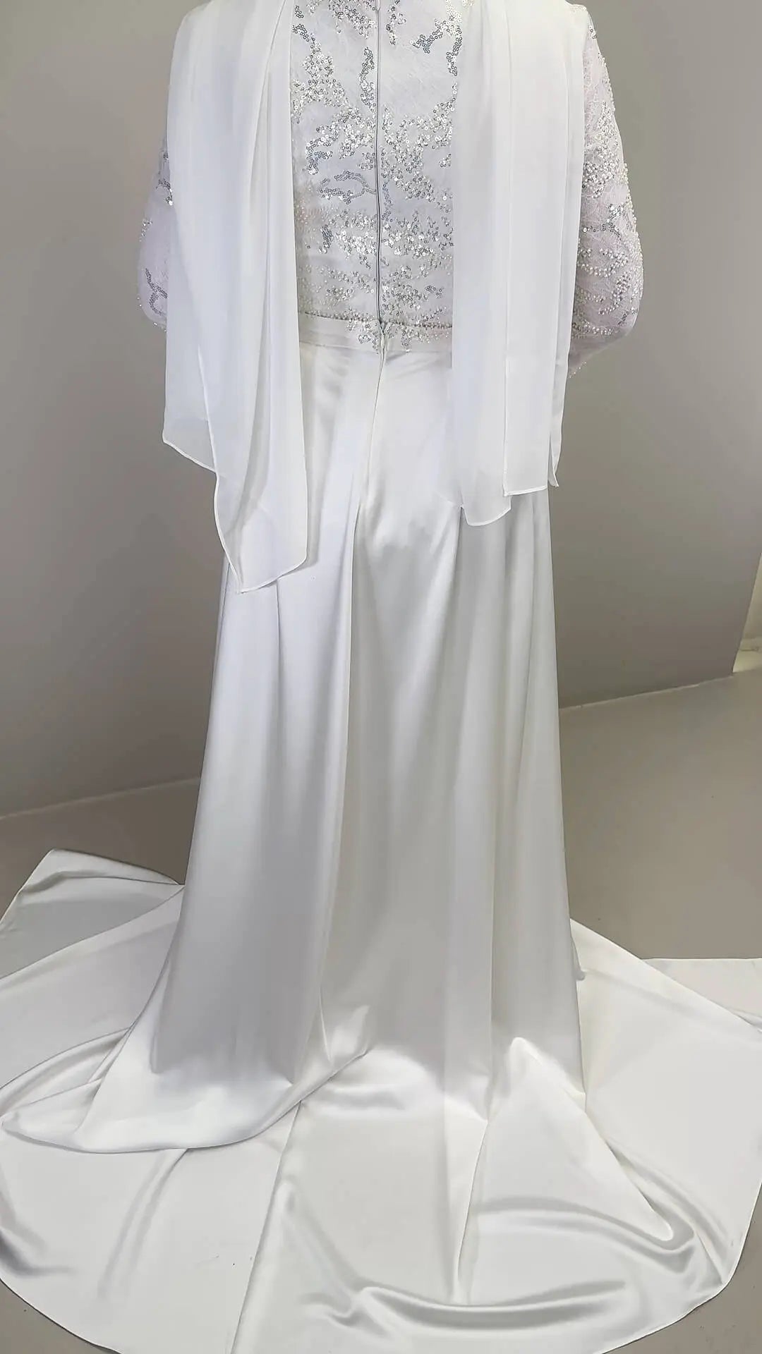 Vestido de novia Azmia con Hijab