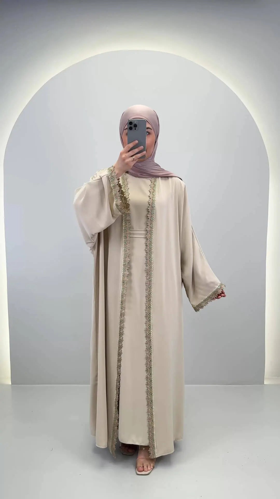 <tc>L</tc>i<tc>m</tc>una abaya <tc>S</tc>y beige