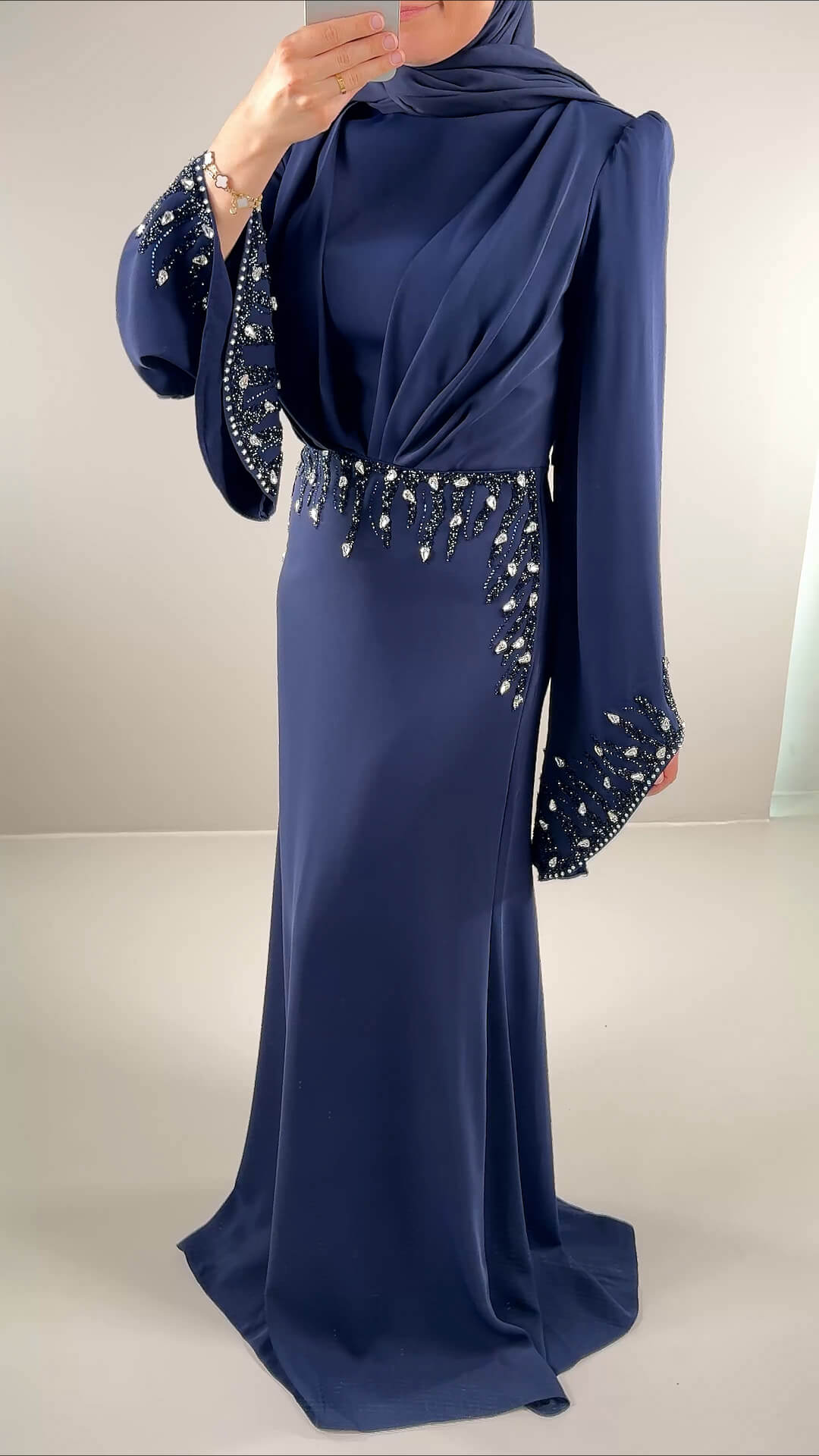 Maya vestido de noche azul oscuro
