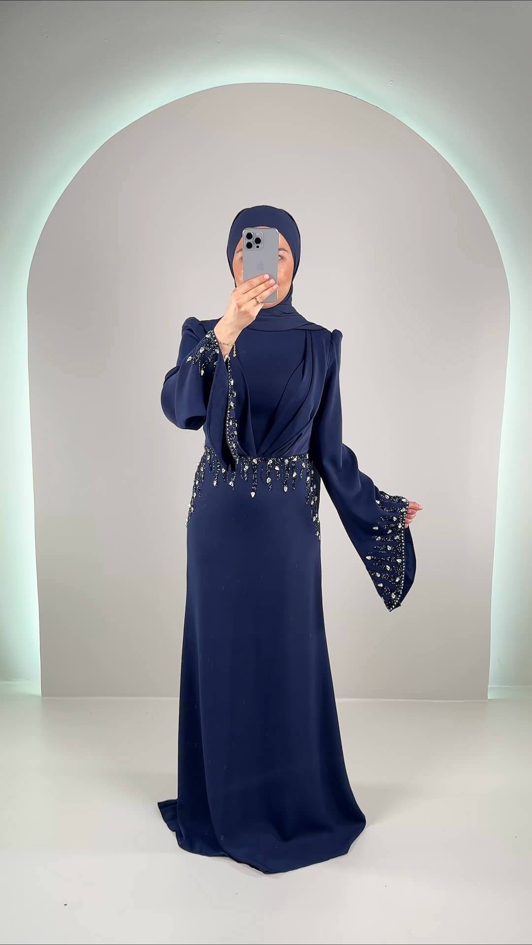 Maya vestido de noche azul oscuro